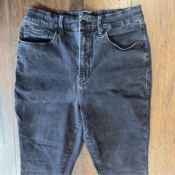 Good American Good Waist black raw hem Jean SZ 12/31 - Picture 3 of 5